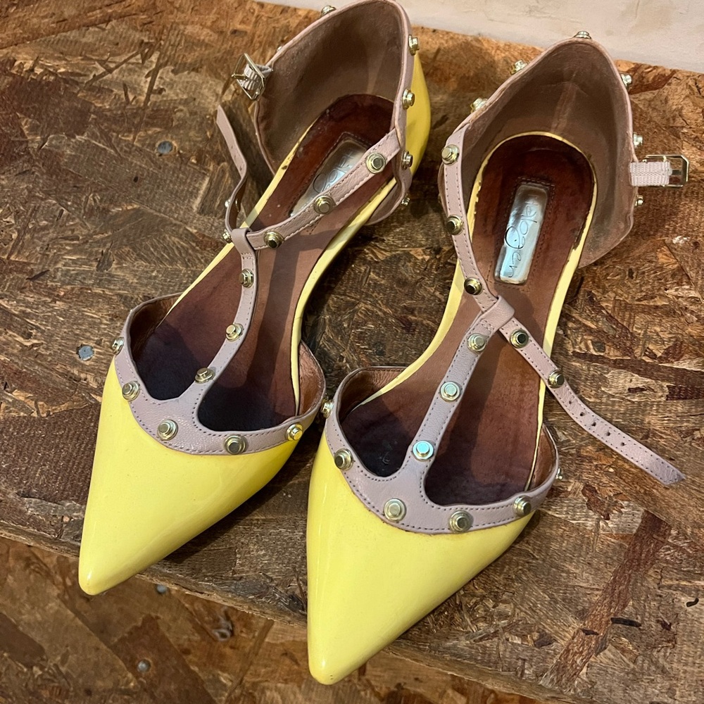 Halogen Olson Yellow Patent Leather T -Strap Gold Studded Pointy Flats Size 6M